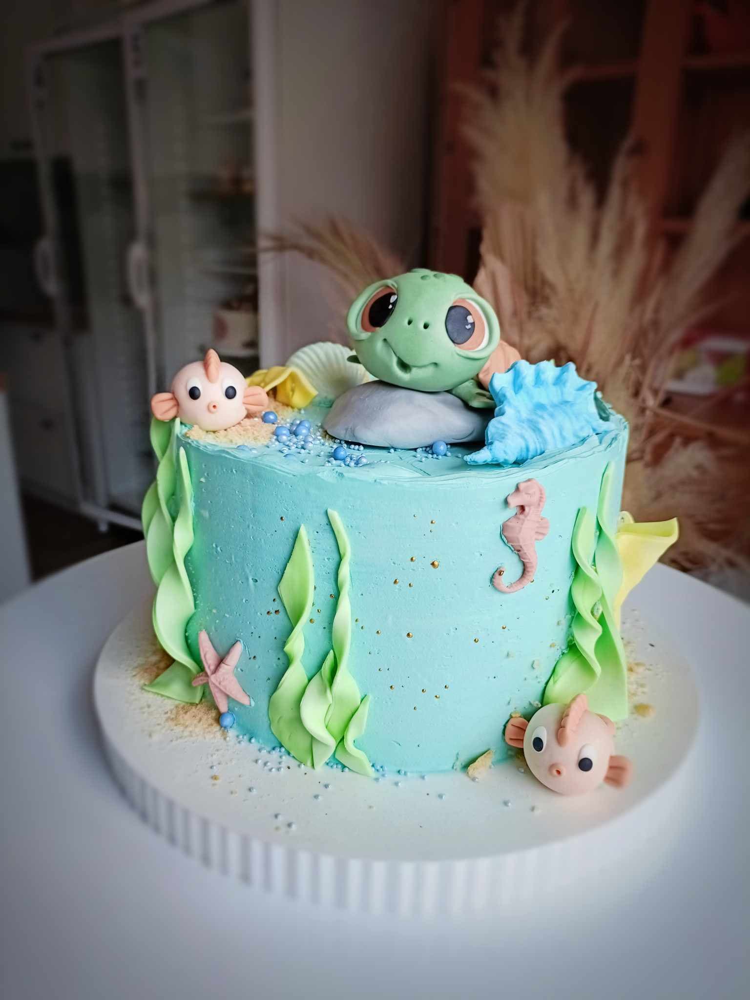 Tort urodzinowy w stylu morskim z żółwiem